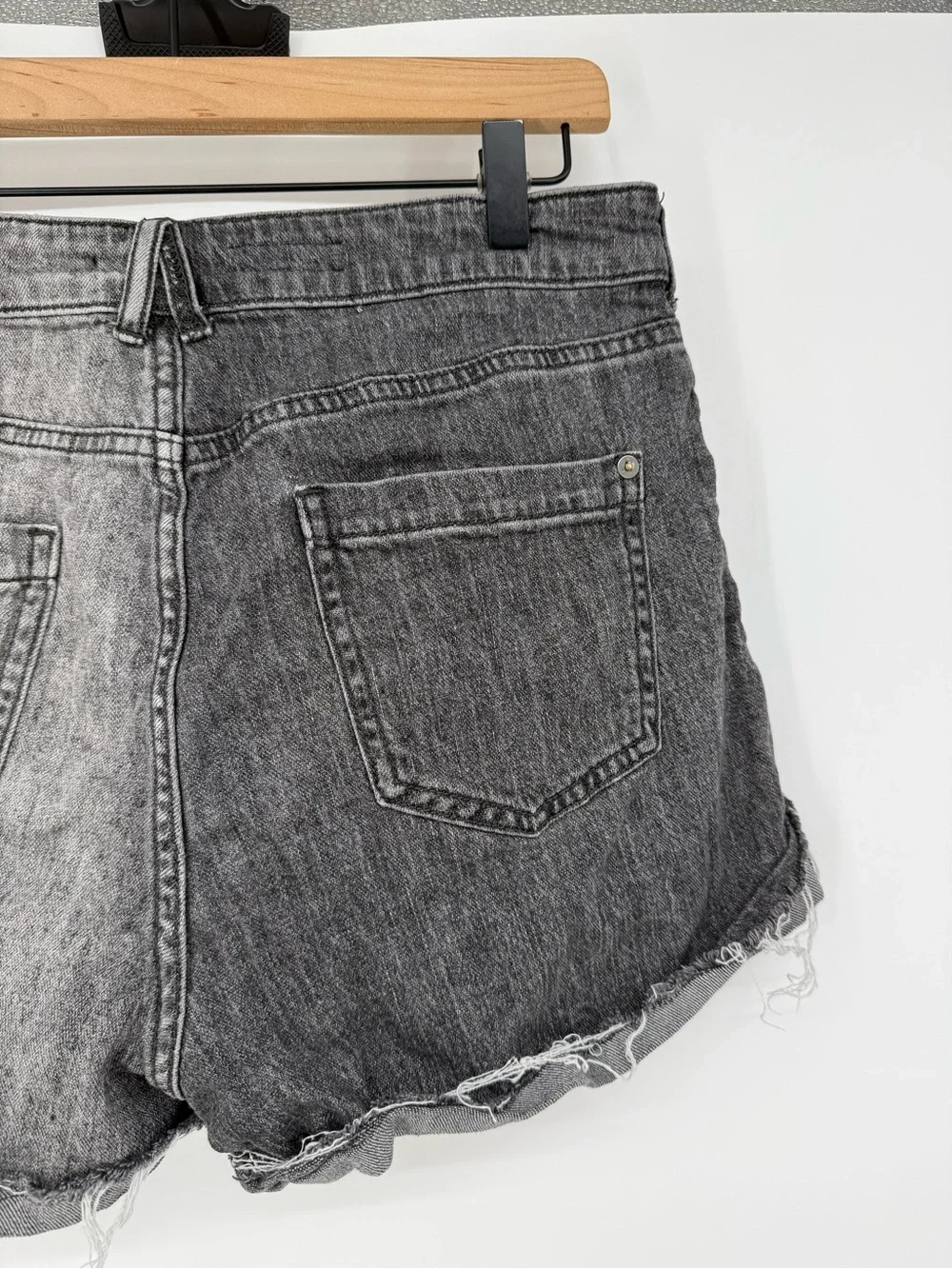 Anthropologie Pilcro Signature High Rise Shorts Colorblock Faded Black Grey 29 - Picture 9 of 15
